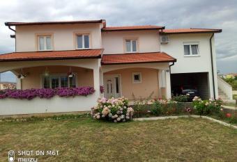 Apartmani Darko has Balcony rooms