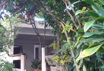 AU JARDIN FLEURI allows 18 year olds to book a room