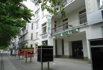 City Hotel am Kurf  rstendamm has Balcony rooms