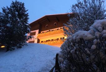Garni Toni has Balcony rooms