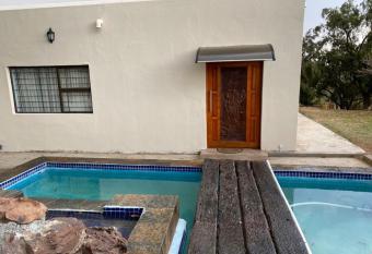 JB Countrylife Accommodation has Balcony rooms