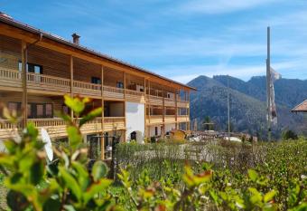 Berghotel & Chalets Adersberg allows 18 year olds to book a room