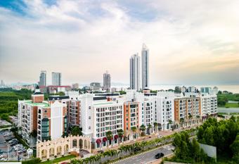 ESPANA RESORT CONDO PATTAYA by LUX has Balcony rooms