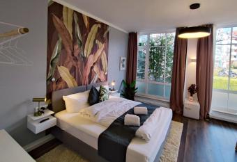 HOMELY STAY Studio 7 allows 18 year olds to book a room