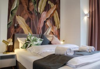 HOMELY STAY Studio 8 allows 18 year olds to book a room