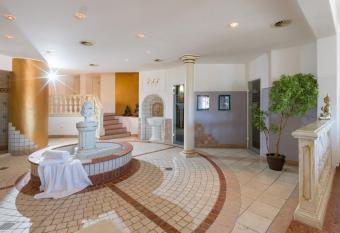 Das Johannesbad - DAS MEDICAL SPA & VITAL REFUGIUM allows 18 year olds to book a room