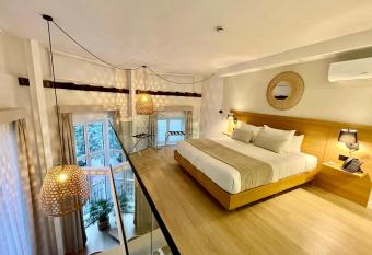 Hotel Emblem  tico Hi Suites allows 18 year olds to book a room