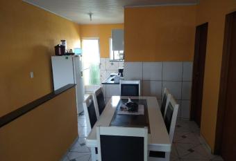 Apartamento Amplo C/2 Su  tes em Angra dos Reis has Balcony rooms