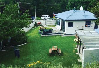 Mountain View Backpackers allows 18 year olds to book a room