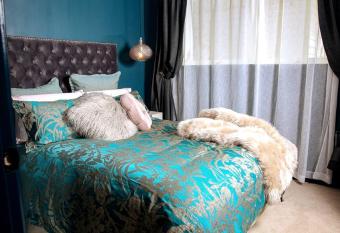 HOH - Hazel s Boudoir allows 18 year olds to book a room