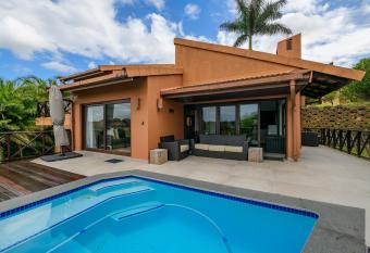 San Lameer Villa 14110 - Five Bedroom Luxury - 10 pax - San Lameer Rental Agency has Balcony rooms