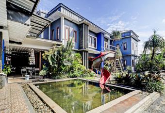 Vaccinated Staff - OYO 90475 Mirda Gratia Hotel allows 18 year olds to book a room