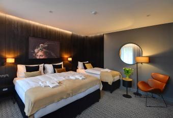 Restauracja RETRO & OAK ROOMS has Balcony rooms