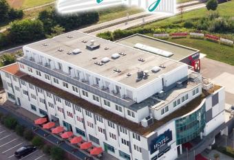 Hotel Le Village allows 18 year olds to book a room