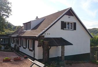 Elderslie Guest House allows 18 year olds to book a room