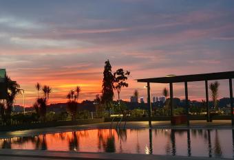 Vista Royal Homestay has Balcony rooms