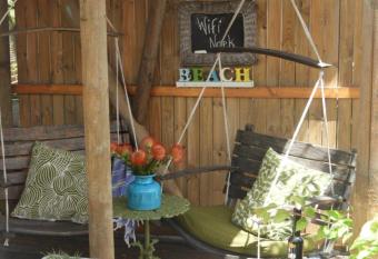 Driftwood Beach Bungalow allows 18 year olds to book a room