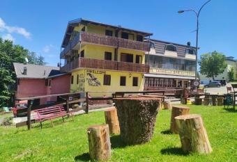 Hotel Calvanella has Balcony rooms