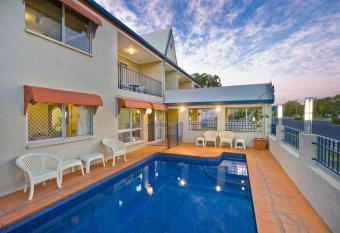 Rockhampton Serviced Apartments has Balcony rooms