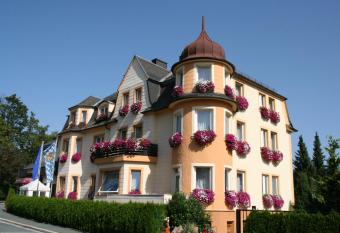 Hotel Modena allows 18 year olds to book a room