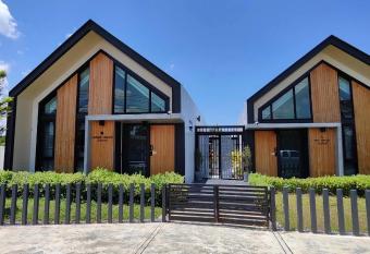 Baan Ga-Cha has Balcony rooms