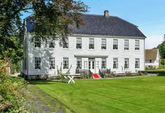 Boen G  rd allows 18 year olds to book a room