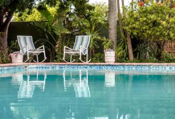 Admirals Lodge Guest House allows 18 year olds to book a room