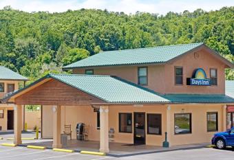 Days Inn Cherokee/Smokey Mountains has Smoking rooms
