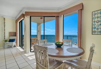 Phoenix 7 Unit 1411 has Balcony rooms