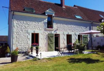 Les Trois Provinces has Balcony rooms