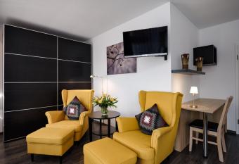 Parkhotel Waldeck Titisee allows 18 year olds to book a room