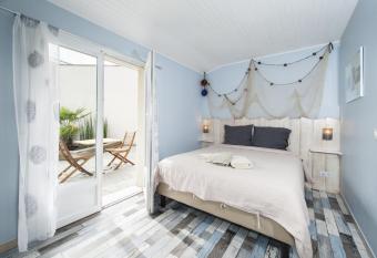 Le Studio de Noreda allows 18 year olds to book a room