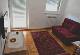 Al Maha has rooms with a private hot tub