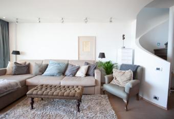 Royal Suite Ascot has Balcony rooms