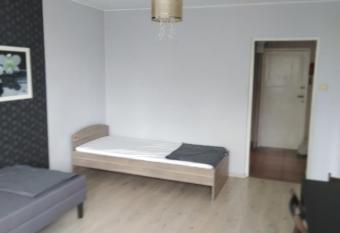 Romera allows 18 year olds to book a room