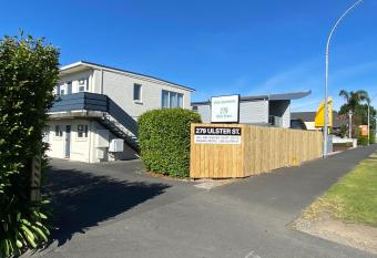 Ulster Apartments has Balcony rooms