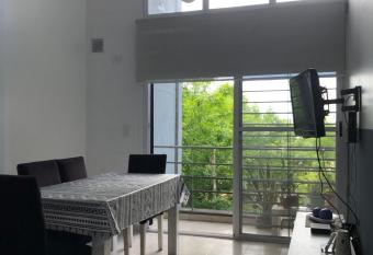 EL DEPTO tipo d  plex pleno centro incluye cochera Consultar Servicio de parking has Balcony rooms