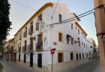 Pensi  n Guerrero allows 18 year olds to book a room