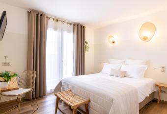 H  tel Flor has Balcony rooms