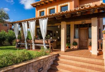 Estrella has Balcony rooms