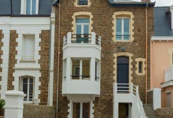 La Villa du Sillon has Balcony rooms