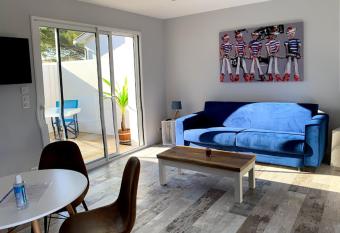 Logis du Ch  teau has Balcony rooms