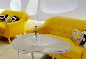 Hotel Boutique Suite Generis, Premiado El hotel m  s acogedor de Espa  a allows 18 year olds to book a room