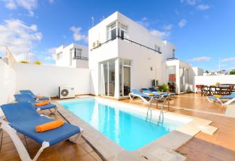 Luis 4 has Balcony rooms