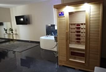 Hotel Elite has Balcony rooms