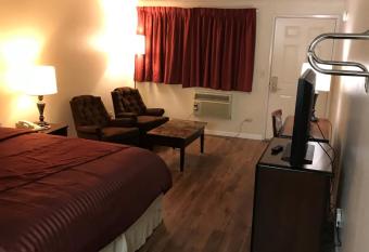 Smokey Point Motor Inn allows 18 year olds to book a room