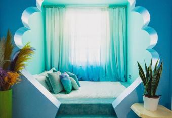 The Courtyard Suite by Margate Suites has Balcony rooms