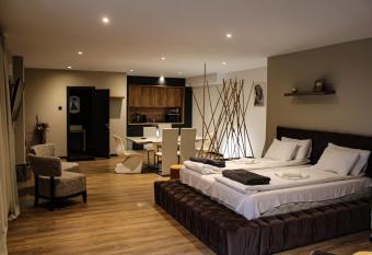 R34 Boutique Guest House has Balcony rooms