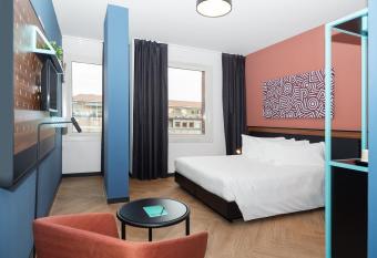 CX Turin Regina Student&Explorer Place allows 18 year olds to book a room