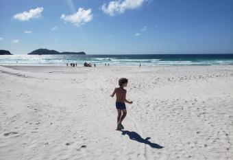 Apartamento cabo frio has Balcony rooms